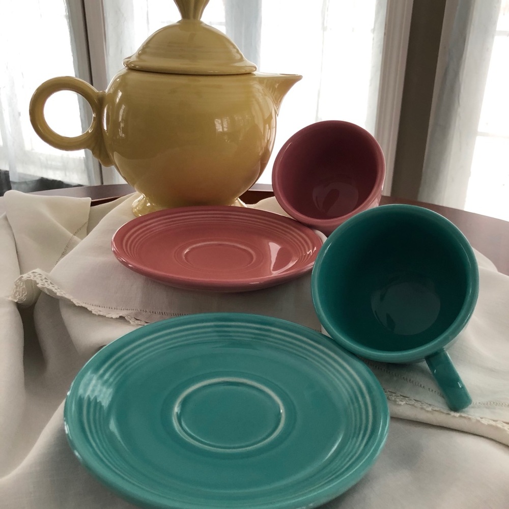 Fiesta Covered Tea Pot,  Rose & Turquoise Tea Cups
